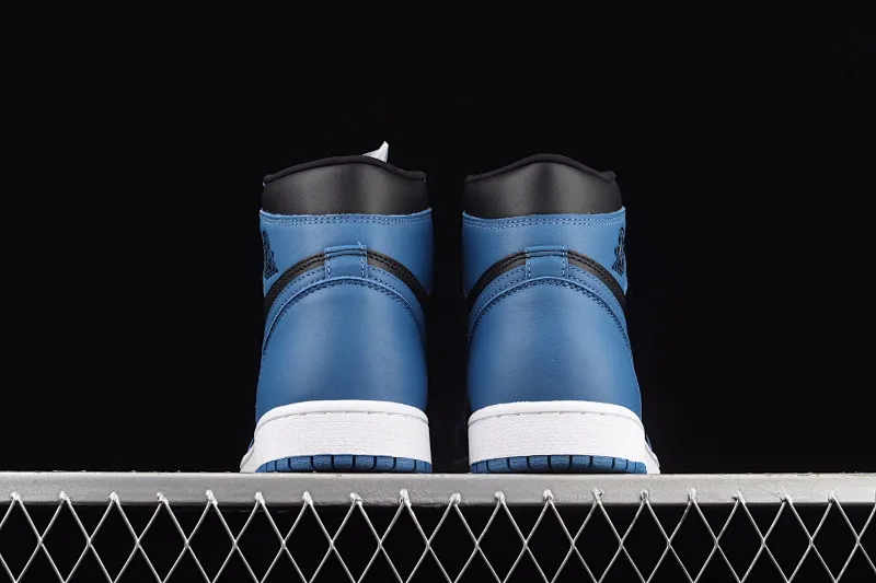 All categories Air Jordan Jordan series basketball shoes Air Jordan 1 High L version Air Jordan AJ1 High Retro AJ1 Joe 1 Royal Blue 2.0 high-top basketball shoes 555088-404